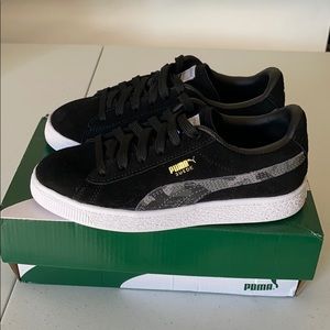 27:01  PUMA Suede Classic Ambush Sneakers